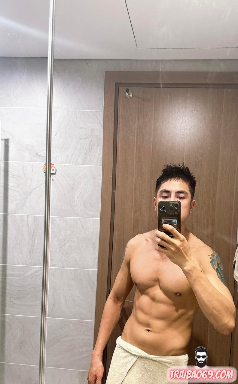 Trai gym chuyên top bú cu siêu sướng - lick đến đâu tê tái đến đó