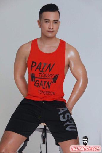 Trai thẳng 1m80, cu bự cong fuck cực phê - body gym cao to lông lá nam tính