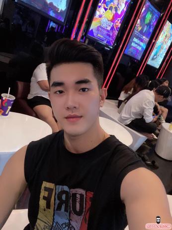 Teen boy thư sinh - lông ngực, lông chân cực đẹp