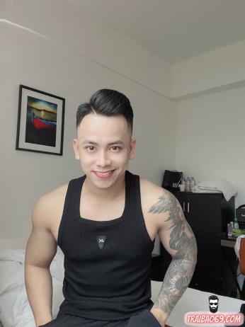 Boy dễ thương, mặt gợi tình - cu bự, mông căng tròn