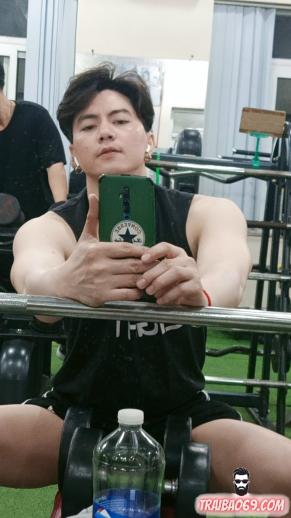 Boy da trắng body gym đẹp - massage siêu good