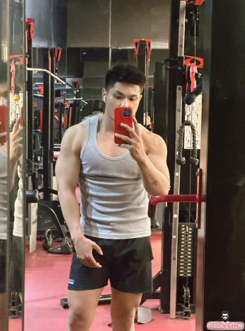 Trai gym mình dây âu yếm nhiệt tình - ăn nói lễ phép