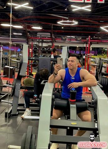 Trai gym dáng múp mông to - vai u thịt bắp