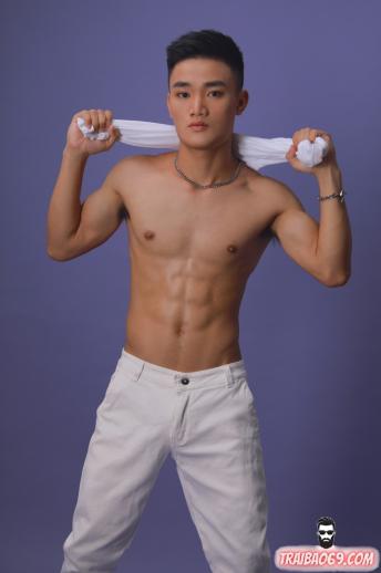 Trai thẳng quân nhân mới xuất ngũ - body gym sáu múi rắn chắc