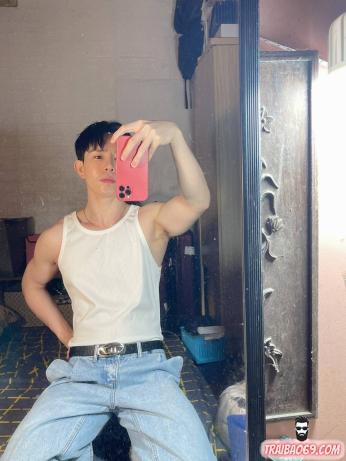 Trai gym hàng bự massage dâm đủ kiểu