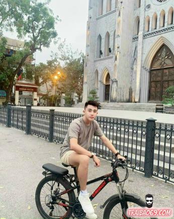 Trai thư sinh làm tình giỏi vui vẻ chiều khách