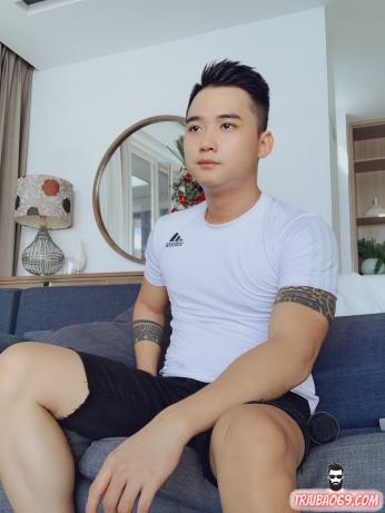 Boy trẻ trung, chuyên bot - sạch sẽ sẵn sàng sung sướng