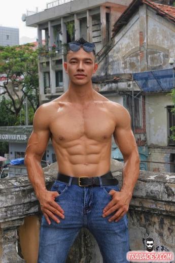 Trai thẳng cao to men dâm - body to như hộ pháp, bú sục nhịp nhàng
