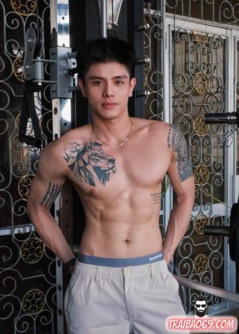 Boy dễ thương cu to 9 nút - body gym đẹp đến từ quận tân phú