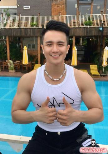 Boy miền trung dễ thương lễ phép - da trắng sexy, body gym ưa nhìn 