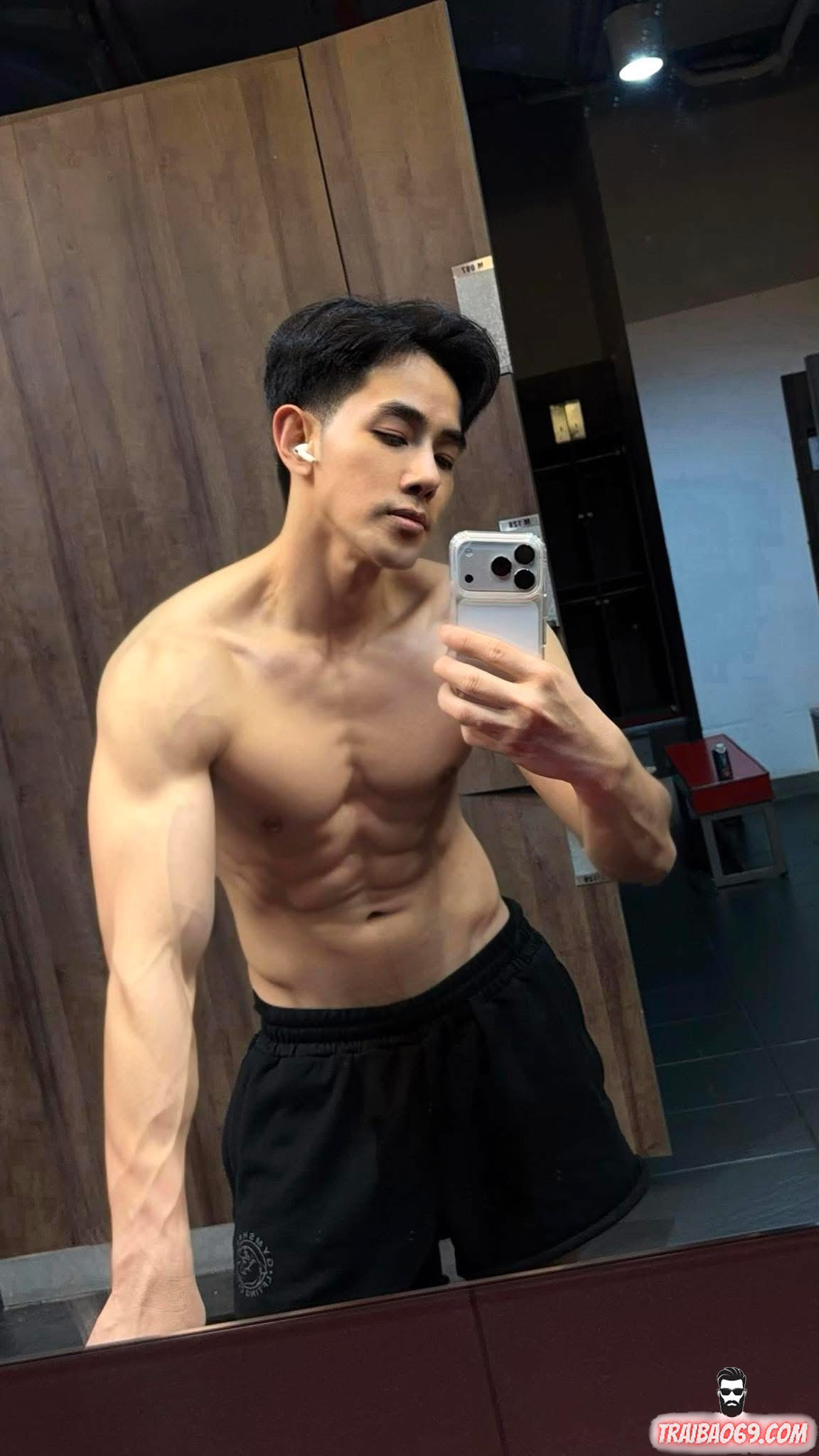 Boy người mẫu ảnh đi khách tại gia  - cu bự, làm tình dẻo dai