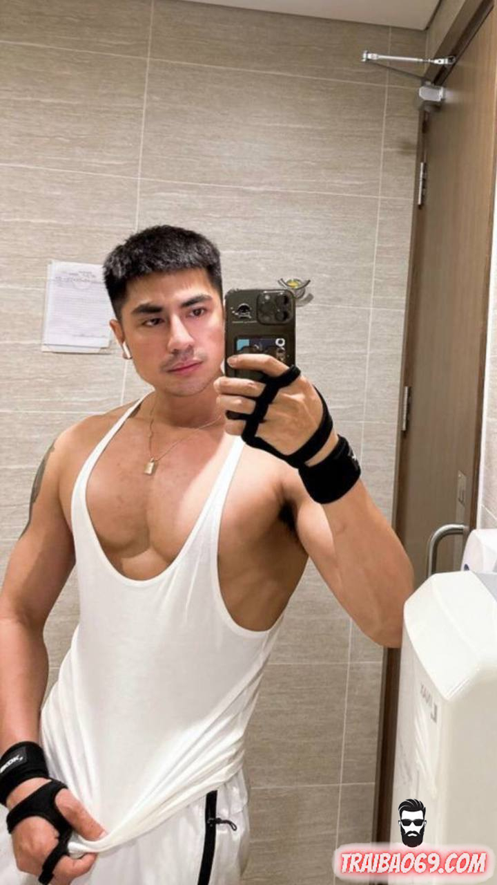 Trai gym chuyên top bú cu siêu sướng - lick đến đâu tê tái đến đó