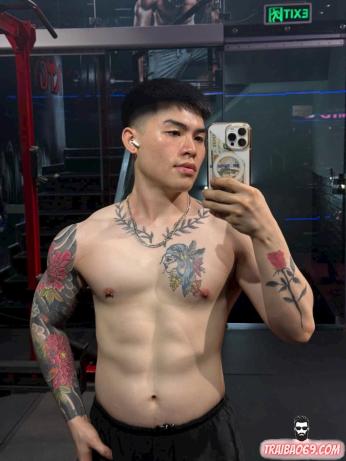 Hot boy phòng gym body siêu nét - đi khách tận nơi