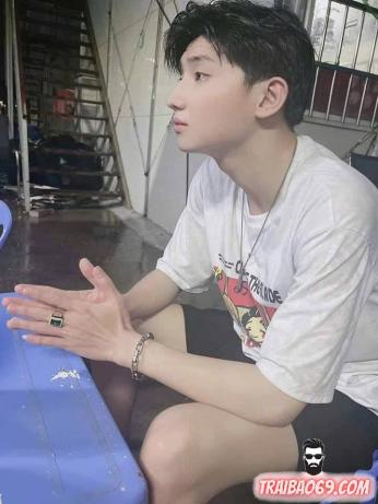 Trai thẳng thư sinh đáng yêu - body mình dây cu bự ngon ăn