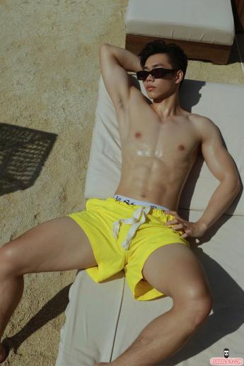 Boy mình dây khuôn mặt dễ thương - body thon gọn sexy mời chào