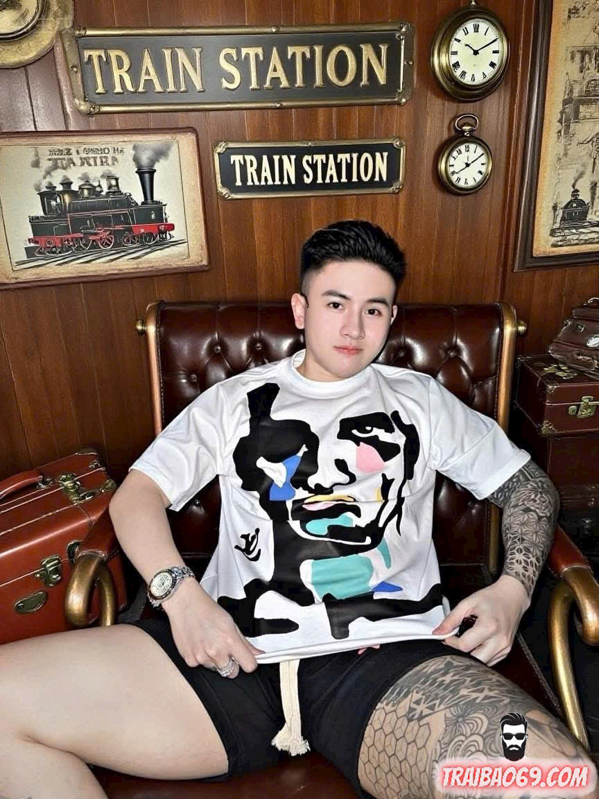 Trai sexy make love sướng, mặt dâm xăm trổ cool ngầu