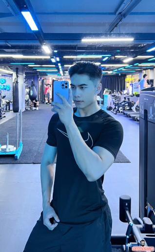 Boy gym body ngon khó cưỡng - cu bự da trắng gặp là say nắng