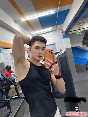 Da trắng sạch sẽ, body gym ngon - ae tranh thủ sướng nha
