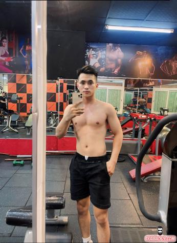 Trai thẳng thư sinh đáng yêu - body gym fit gợi cảm