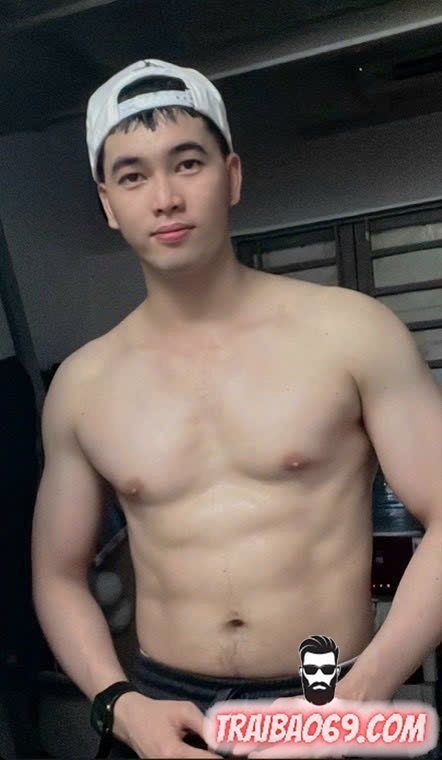 Boy cu bự cao 1m8 - mặt thư sinh dáng phụ huynh