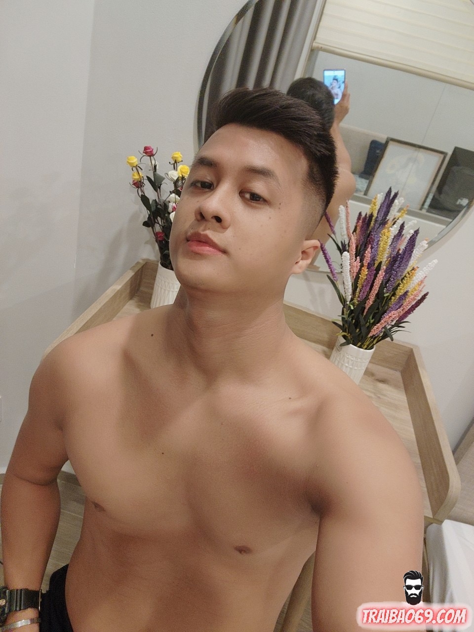 Boy gym dáng đẹp thanh lịch - body săn chắc khoẻ khoắn