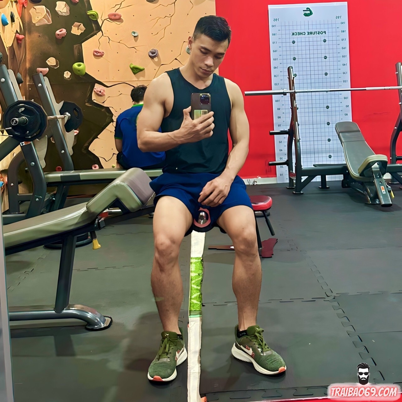 Bisexual gym cute body slim fit - da nâu khoẻ khoắn