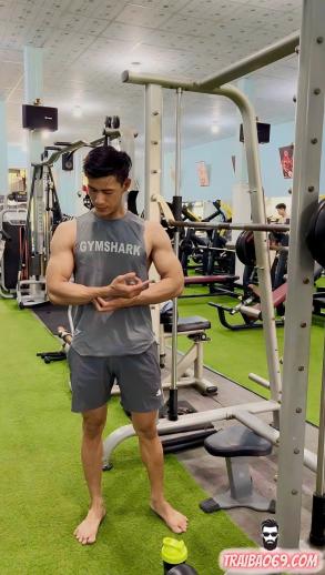 Trai quê body gym sắc nét - massage kỹ thuật tốt