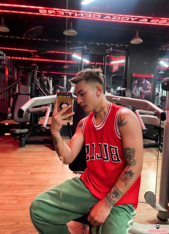 Boy miền bắc da trắng mặt xinh - massage chuyên nghiệp, body slim fit