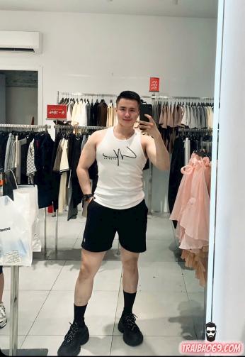 Boy miền trung dễ thương lễ phép - da trắng sexy, body gym ưa nhìn 