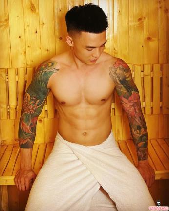 Trai gym slim fit cân đối, body xăm trổ đẹp - phục vụ nhiệt tình