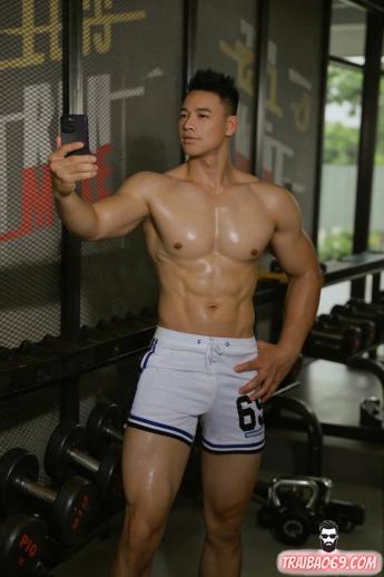 Trai thẳng cao to men dâm - body to như hộ pháp, bú sục nhịp nhàng