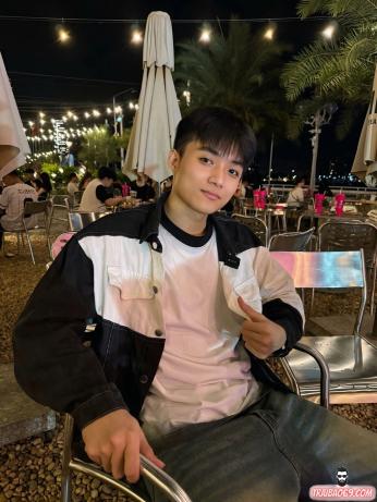 Trai teen cute mới lớn, da trắng mình dây cu to